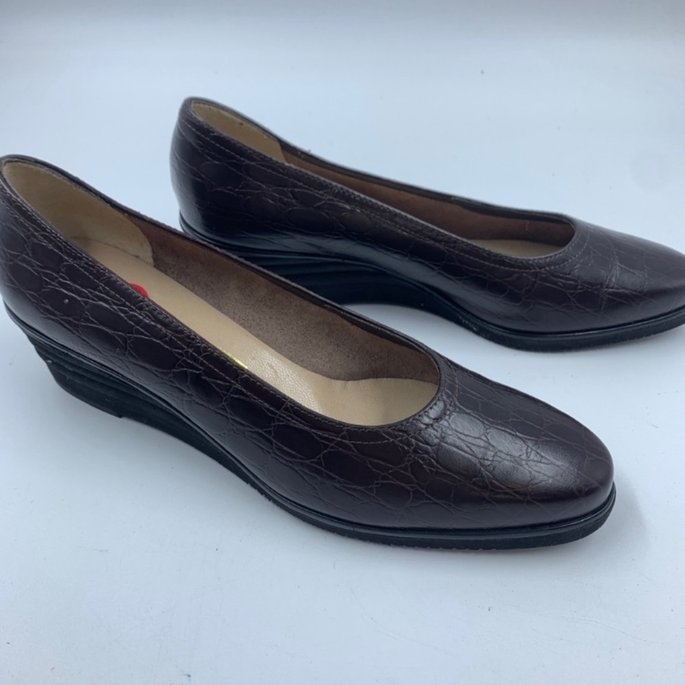Salvatore Ferragamo womens 8 wedge heels casual